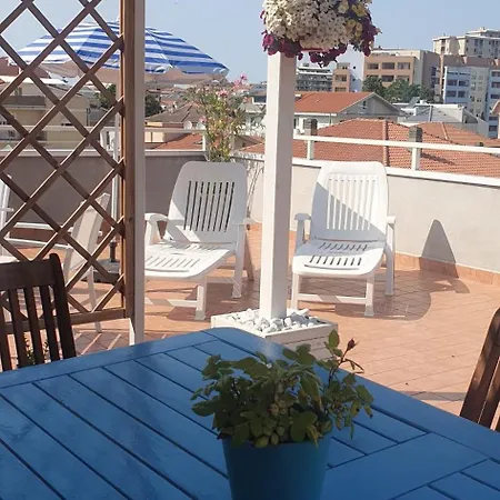 Holiday home Santafe'- Attico A Due Passi Dal Mare - Parcheggio Privato