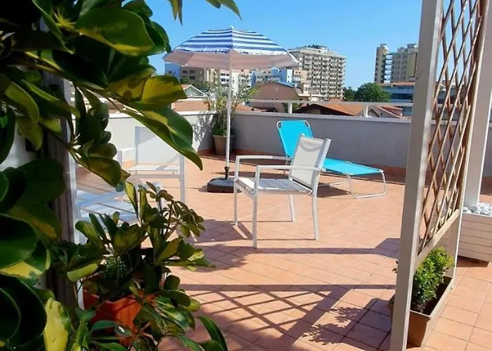 Nyaraló Santafe'- Attico A Due Passi Dal Mare - Parcheggio Privato *